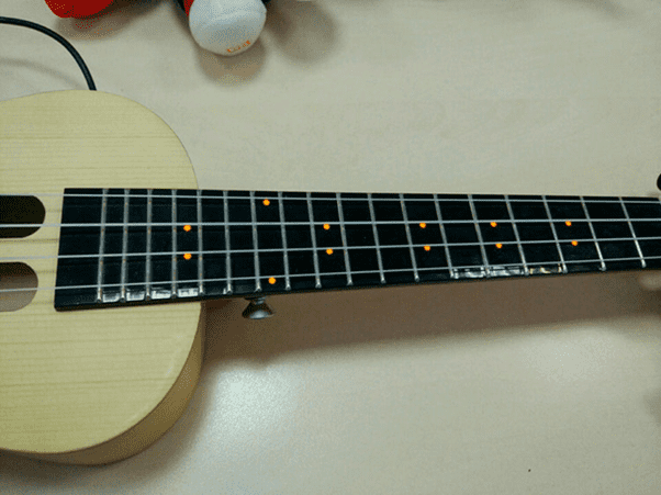 Размещение светодиодных элементов на грифе умной гитары Сяоми